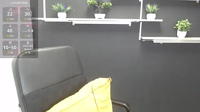 Snapshot of Lauryn_Jones chatting on July 9, 2026, 5:39 pm Lauryn Jones online show from July 9, 2026, 5:39 pm