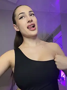 Snapshot of Muna_Luu chatting on November 2, 2025, 8:33 pm Muna Luu online show from November 2, 2025, 8:33 pm