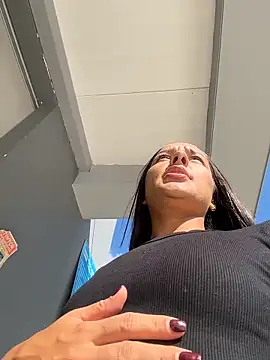 Brunettecollins05 online show from March 16, 2026, 8:24 pm