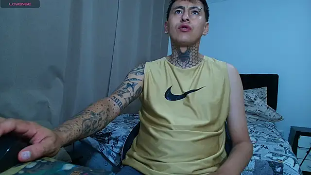 emi liano10 online show from November 8, 2025, 11:36 pm