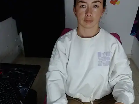 NathyMilf  online show from November 8, 2025, 9:20 am