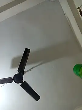 Hot  cute001 online show from November 1, 2025, 5:48 pm