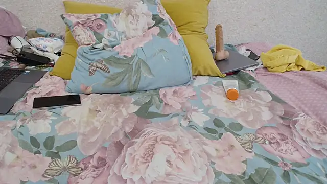 Snapshot of ksenia_444 chatting on February 7, 2026, 5:22 am ksenia 444 online show from February 7, 2026, 5:22 am