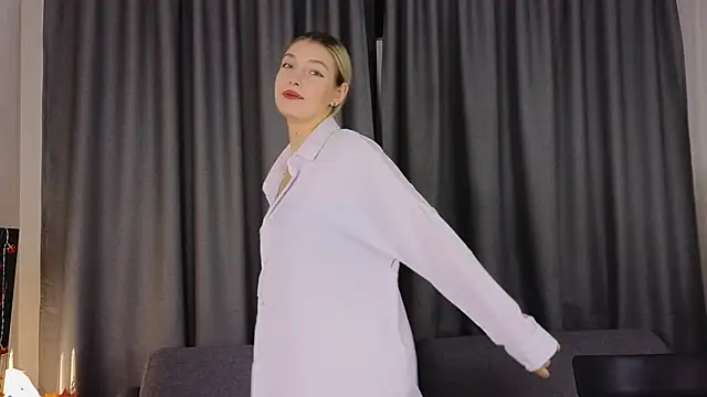 BlushVenom online show from November 11, 2025, 3:23 pm