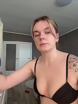 LisaFreierxx online show from April 4, 2026, 10:13 am