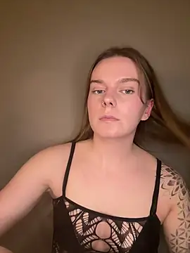 LisaFreierxx online show from April 17, 2026, 8:23 pm