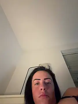 Snapshot of Bethrae25 chatting on July 15, 2026, 9:42 pm Bethrae25 online show from July 15, 2026, 9:42 pm