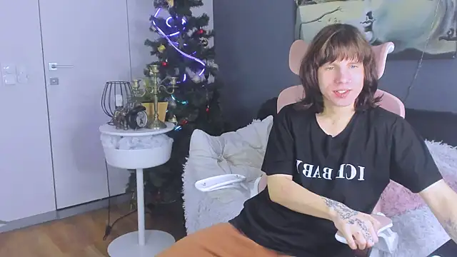 CutieKai  online show from January 12, 2026, 10:15 pm