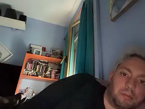 petrastilo online show from November 1, 2025, 4:20 pm