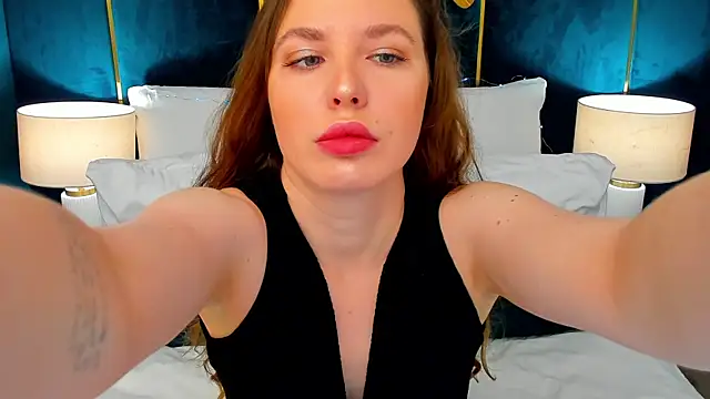 Snapshot of MonaRicci chatting on July 7, 2026, 5:10 am MonaRicci online show from July 7, 2026, 5:10 am