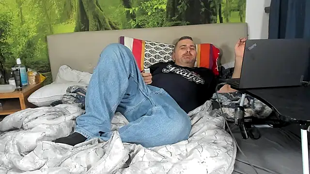 Snapshot of chubbydaddybear82 chatting on November 9, 2025, 5:17 am chubbydaddybear82 online show from November 9, 2025, 5:17 am