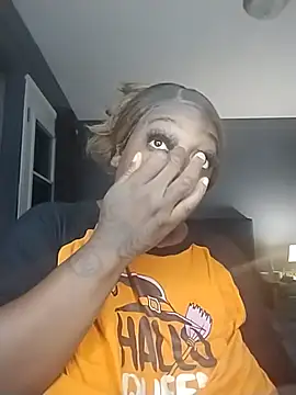 Snapshot of BiancaClarkson chatting on November 16, 2025, 12:05 am BiancaClarkson online show from November 16, 2025, 12:05 am