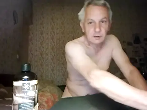 Snapshot of Naturi6 chatting on May 3, 2026, 11:44 pm Naturi6 online show from May 3, 2026, 11:44 pm