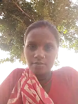 Snapshot of Simmy_cut chatting on November 3, 2025, 9:10 am Simmy cut online show from November 3, 2025, 9:10 am