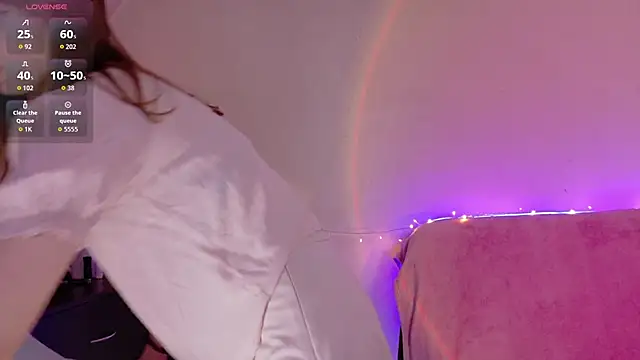 TinyMuse  online show from November 14, 2025, 4:49 pm