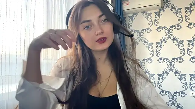 TwotyBright online show from November 8, 2025, 8:03 am