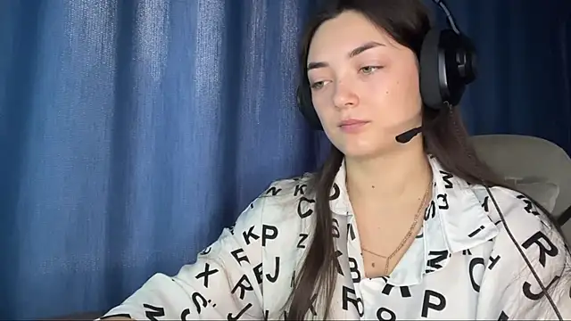 TwotyBright online show from December 15, 2025, 6:06 am