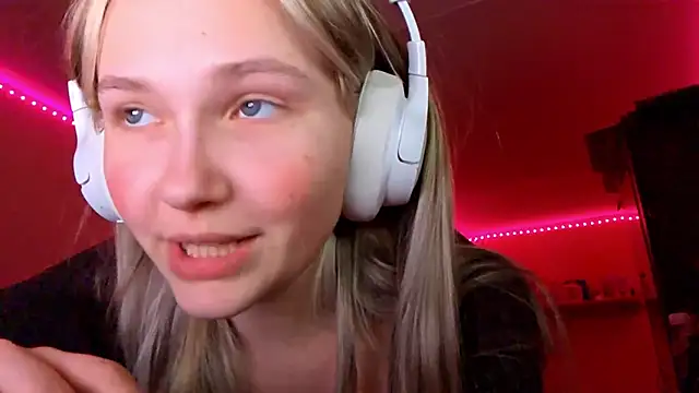 KarinRobertson online show from December 17, 2025, 4:24 pm