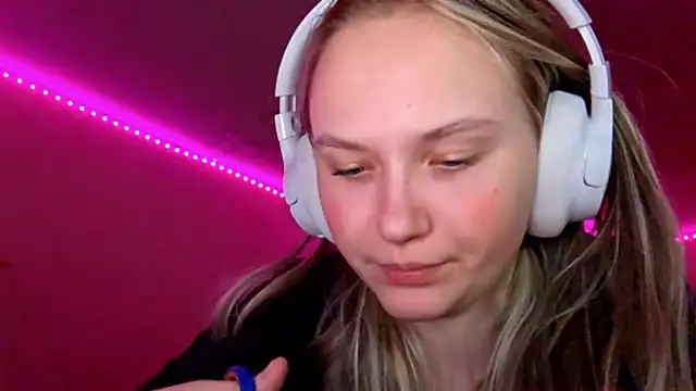 KarinRobertson online show from December 20, 2025, 5:20 pm