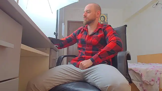 Ryanstone  online show from April 27, 2026, 4:32 am