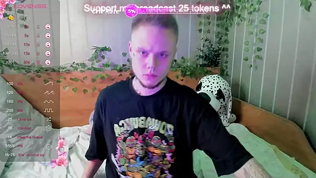 Snapshot of MettBliss chatting on November 3, 2025, 8:26 am MettBliss online show from November 3, 2025, 8:26 am