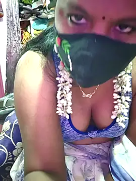 hyd couple7878 online show from November 7, 2025, 5:46 pm