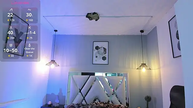 zoe-moreau online show from March 13, 2026, 7:42 pm