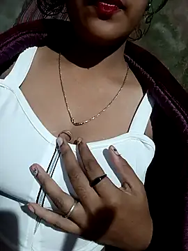 Aarti909090 online show from December 20, 2025, 3:52 pm