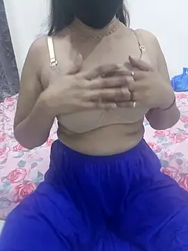 Aarti909090 online show from May 1, 2026, 1:16 pm