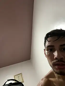 meninadeparis online show from February 4, 2026, 10:26 pm