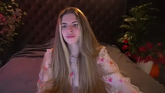 DanielaReign online show from April 15, 2026, 1:07 pm