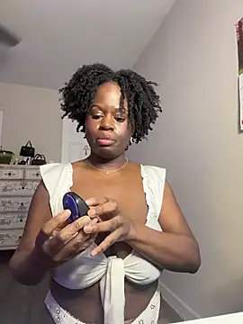 ladiosa selene online show from February 7, 2026, 1:42 am