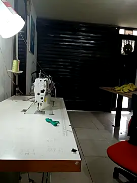 PaulinaLondra2 online show from November 21, 2025, 2:49 pm