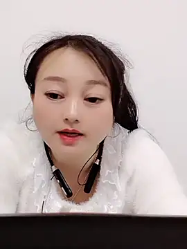 Alice-Baby520 online show from November 3, 2025, 5:42 am