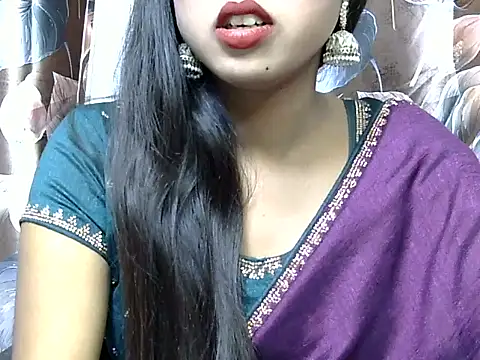 hottest mahi online show from November 3, 2025, 4:19 pm