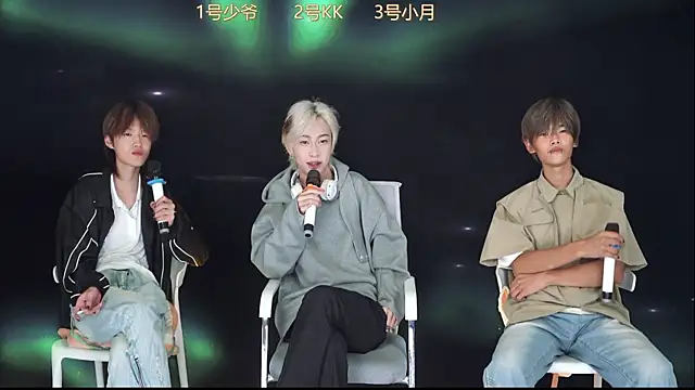 Snapshot of QYBOYS-003 chatting on November 3, 2025, 12:06 pm QYBOYS-003 online show from November 3, 2025, 12:06 pm