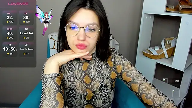 Snapshot of Karina_Kellyy chatting on November 14, 2025, 2:21 am Karina Kellyy online show from November 14, 2025, 2:21 am