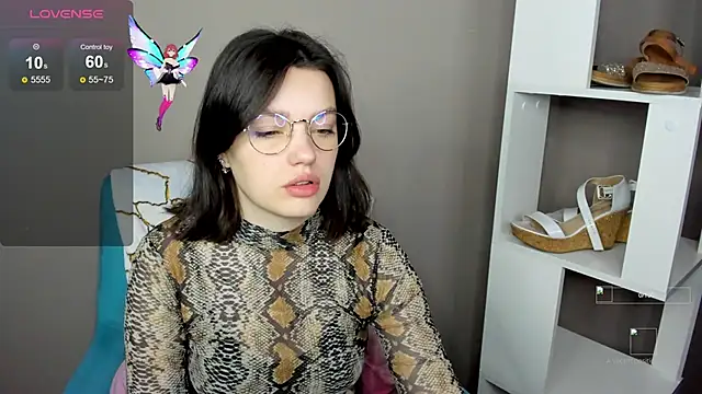 Snapshot of Karina_Kellyy chatting on November 17, 2025, 2:28 am Karina Kellyy online show from November 17, 2025, 2:28 am
