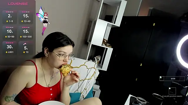 Snapshot of Karina_Kellyy chatting on December 4, 2025, 2:32 am Karina Kellyy online show from December 4, 2025, 2:32 am