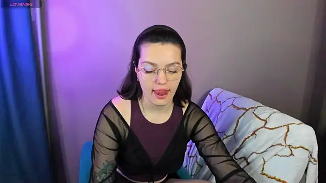 Snapshot of Karina_Kellyy chatting on December 15, 2025, 3:44 am Karina Kellyy online show from December 15, 2025, 3:44 am