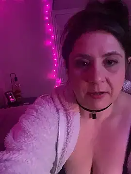 drippingwetaj online show from November 22, 2025, 11:42 am