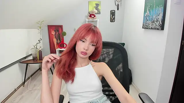 OlyviaBella online show from November 24, 2025, 1:44 pm