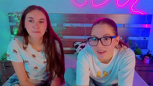 MargaretMorris online show from December 15, 2025, 12:42 pm