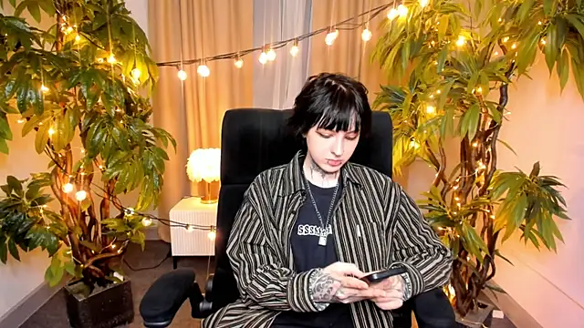 MarianCarter online show from November 22, 2025, 1:43 pm