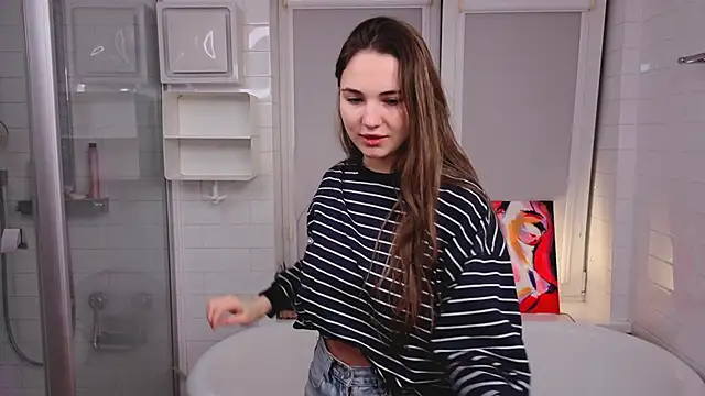 LeenaPuita online show from December 3, 2025, 5:11 pm