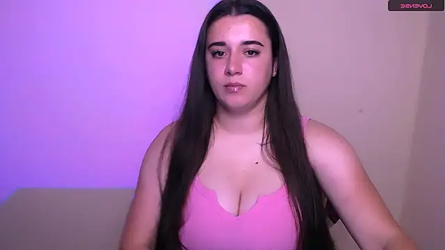 Snapshot of AlinaDoll_ chatting on August 4, 2026, 7:11 am AlinaDoll online show from August 4, 2026, 7:11 am