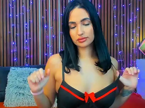 CamillaParis25 online show from November 26, 2025, 2:18 pm