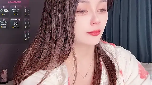 Snapshot of Yesenia- chatting on November 17, 2025, 5:13 am Yesenia- online show from November 17, 2025, 5:13 am