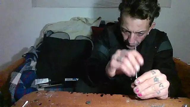 00Travsharongomez online show from November 29, 2025, 4:04 am