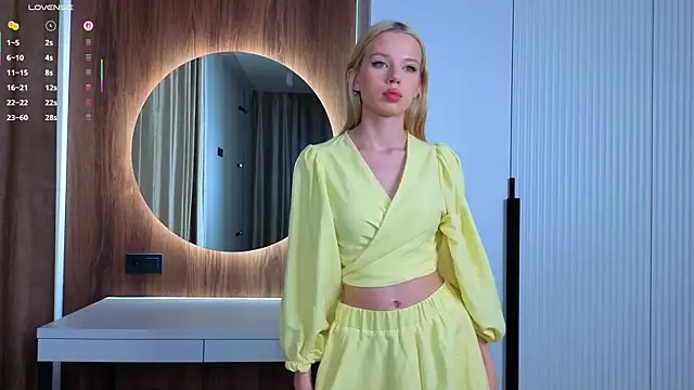 DorisCandelario online show from November 28, 2025, 3:25 pm